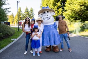 Clo from Clover Sonoma posing with a family