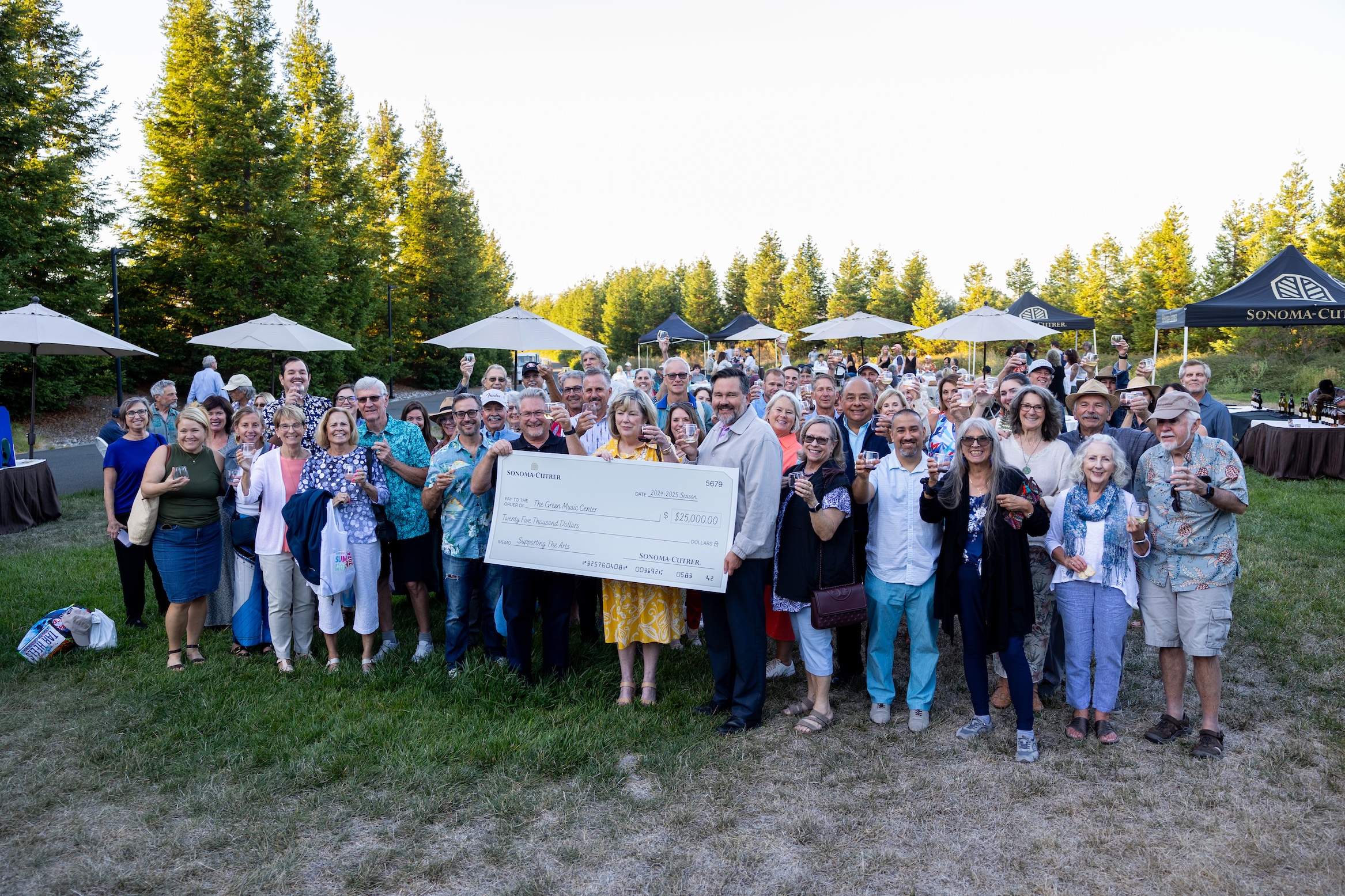 Sonoma-Cutrer group picture with big check